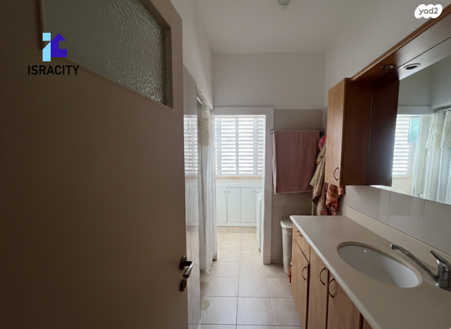 מרום נווה, רמת יצחק