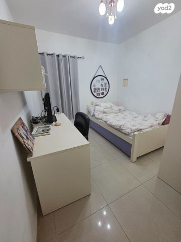 גג/ פנטהאוז, איתן נאוה, הבנים, קרית גת