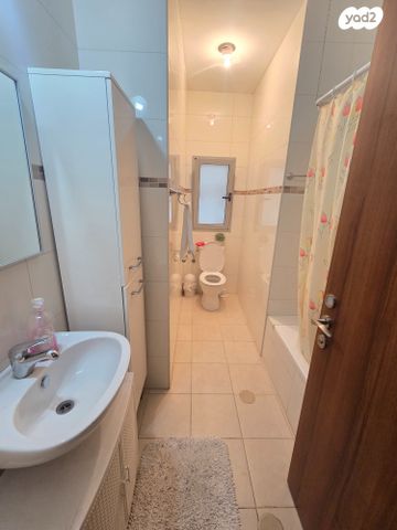 גג/ פנטהאוז, איתן נאוה, הבנים, קרית גת