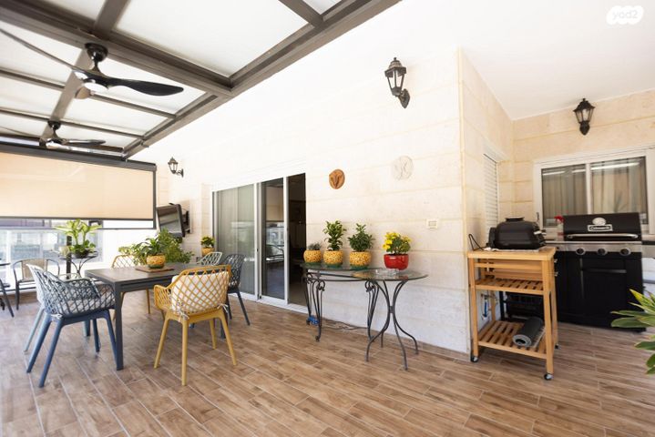 דירה, החרוב, שאר העיר, טירת כרמל