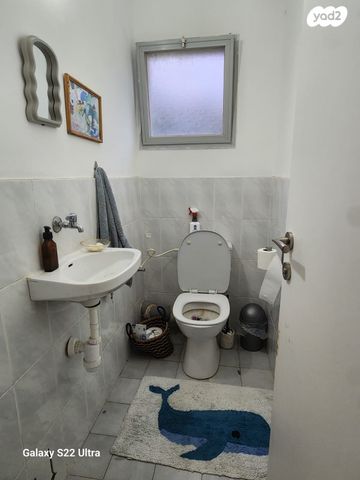 דירה, הנהרונית, בית אליעזר, חדרה