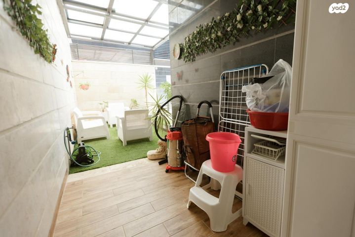 דירה, החרוב, שאר העיר, טירת כרמל