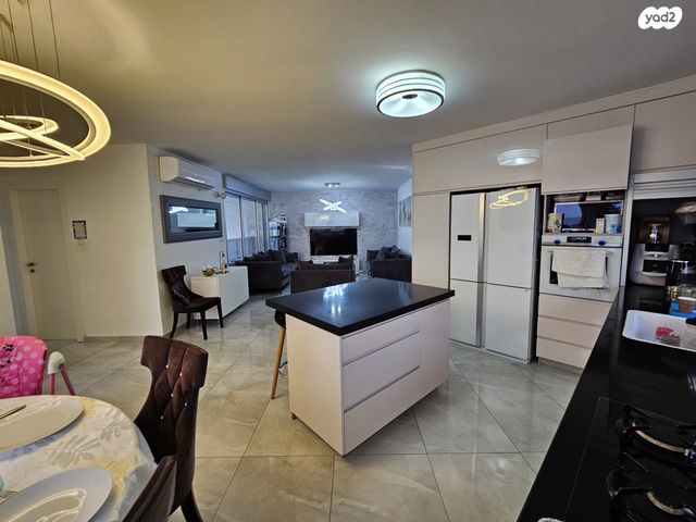 דירה, שדרות העצמאות 2, עצמאות יוספטל, בת ים