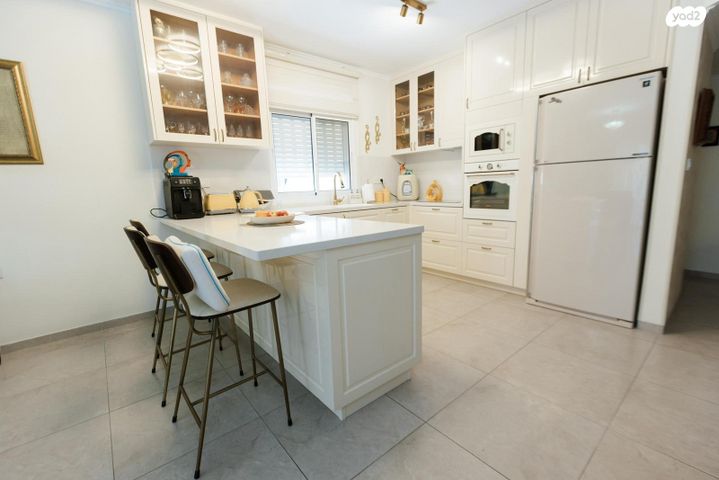 דירה, החרוב, שאר העיר, טירת כרמל