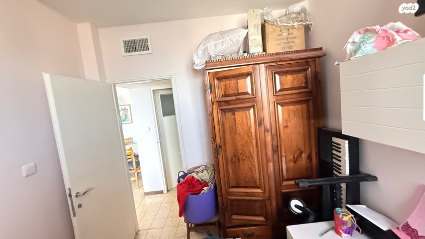 דירה, הגיבור האלמוני, יד אליהו, תל אביב יפו