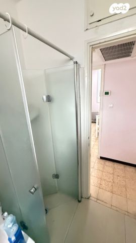 דירה, הגיבור האלמוני, יד אליהו, תל אביב יפו