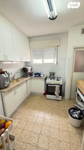 דירה, הגיבור האלמוני, יד אליהו, תל אביב יפו