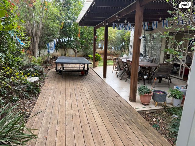 קרית הפרחים - 2005