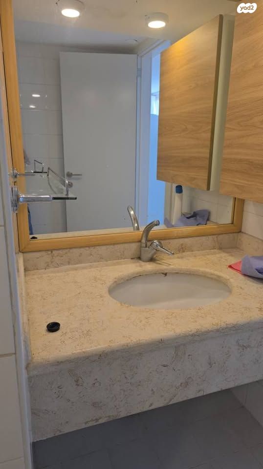 דירה, חניאל