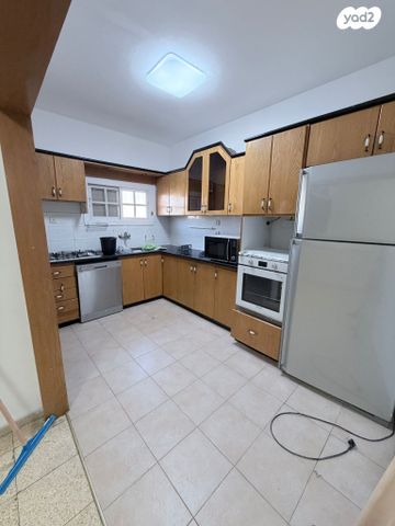 דירה, שדרות בן גוריון 30, מרכז העיר, סביניה, הוותיקה, קרית ביאליק