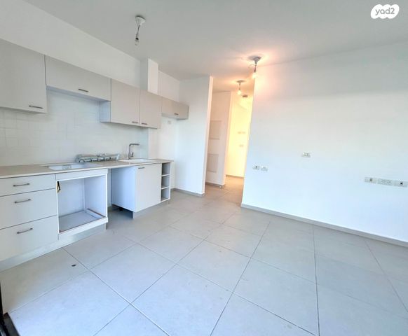 גג/ פנטהאוז, יהודה הימית 25, צהלון, שיכוני חסכון, תל אביב יפו