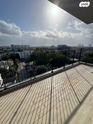 דירה, מעפילי סלוודור, צהלון, שיכוני חסכון, תל אביב יפו