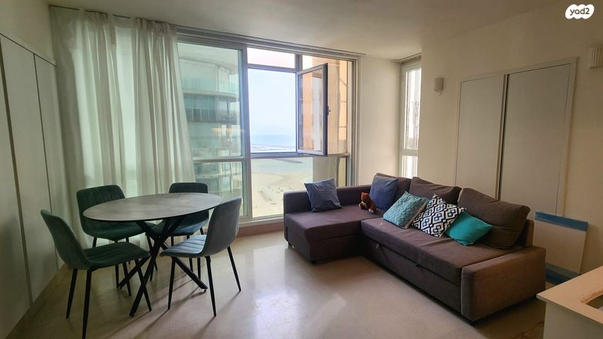 דירה, אלי לנדאו, הרצליה פיתוח, הרצליה