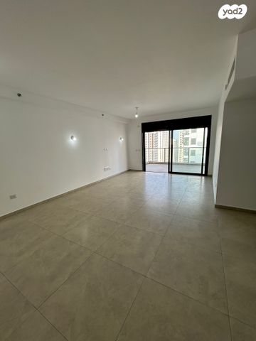 דירה, אמנון ליפקין שחק, נוף הטיילת, נתניה