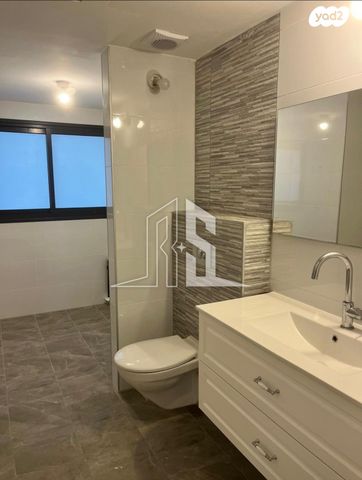 דירה, הרב הרצוג 6, צפון מערב מרכז העיר, נתניה