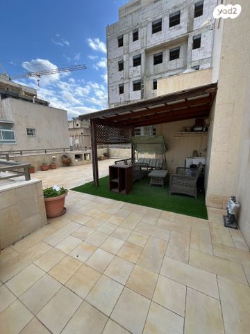 גג/ פנטהאוז, אפרים, נגבה, רמת גן