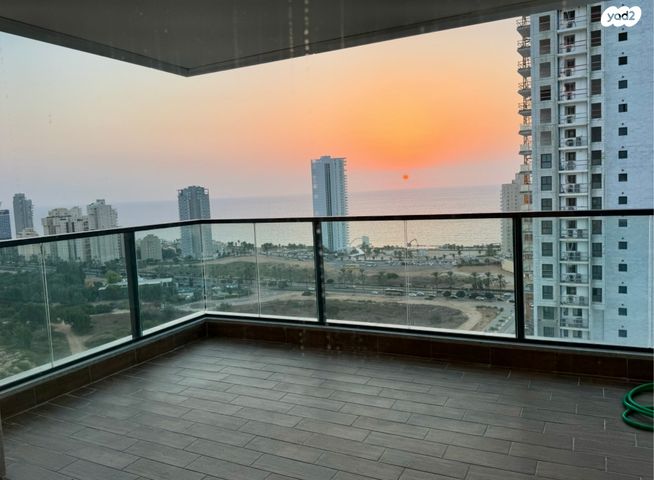 דירה, אמנון ליפקין שחק, נוף הטיילת, נתניה