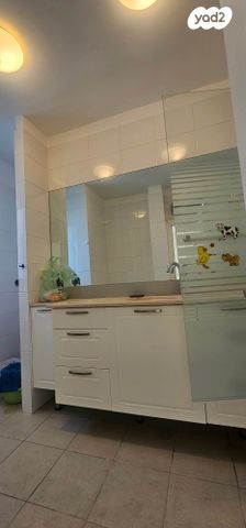 דירה, יבנה, קרית יערים, רמת השרון