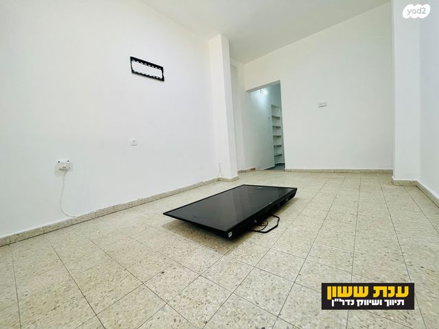 יחידת דיור, ברקן, נווה אילן - צבאי, יבנה