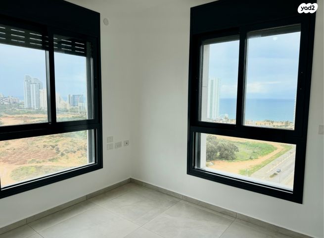 דירה, אמנון ליפקין שחק, נוף הטיילת, נתניה