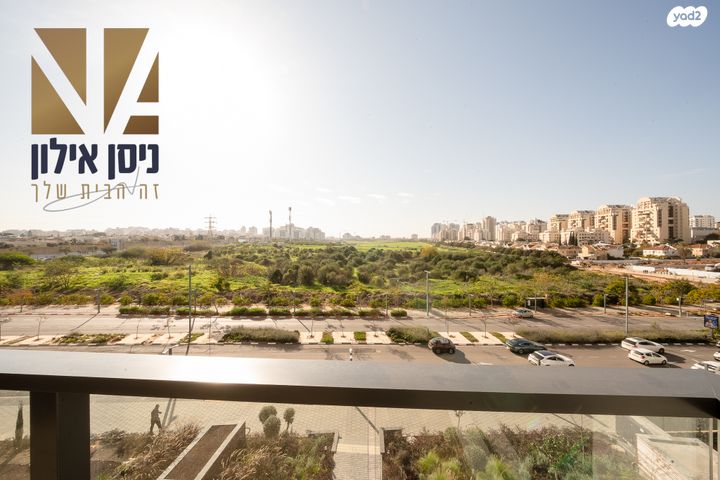 לובה אליאב 1