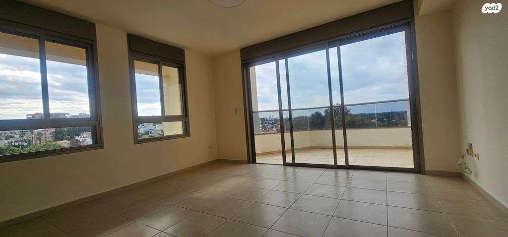 דירה, יבנה, קרית יערים, רמת השרון