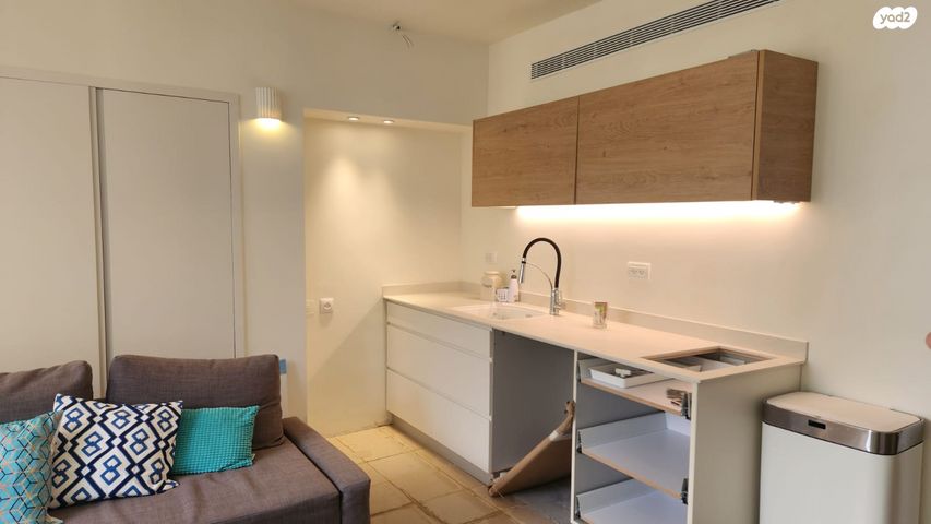 דירה, אלי לנדאו, הרצליה פיתוח, הרצליה