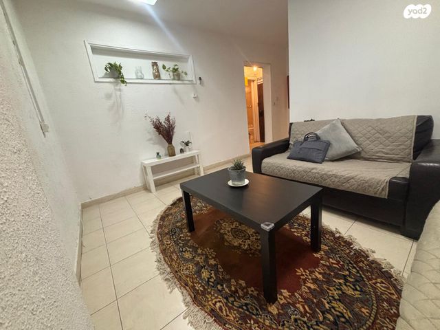 דירה, חנה סנש, ראשון לציון