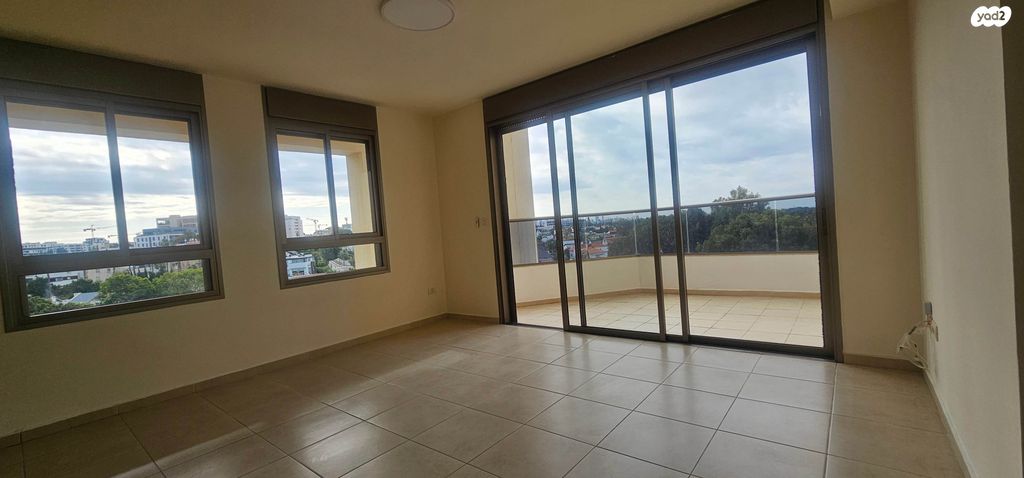 דירה, יבנה, קרית יערים, רמת השרון