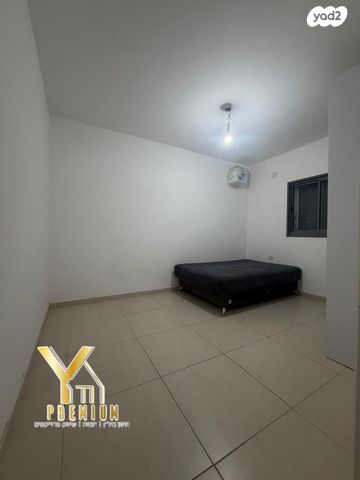 דירה, עפרה חזה, משכנות האומנים, קרית מוצקין