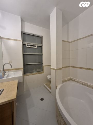 דירה, אלון, רמת השרון