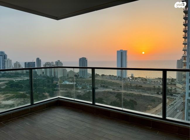 אמנון ליפקין שחק 