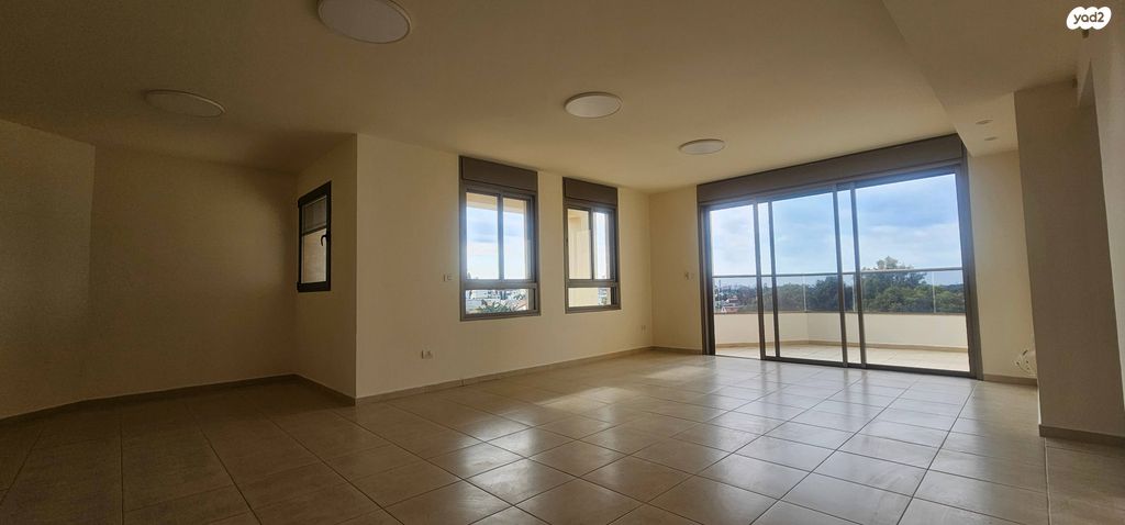 דירה, יבנה, קרית יערים, רמת השרון