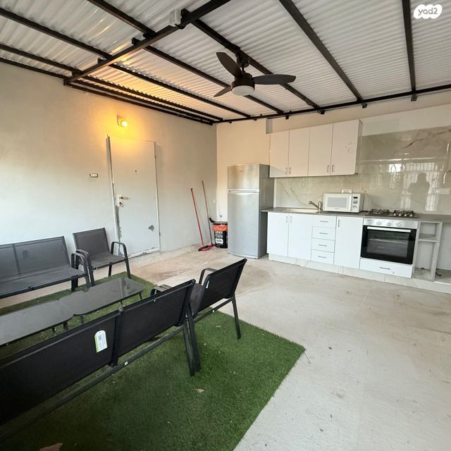 דירה, כפר יונה