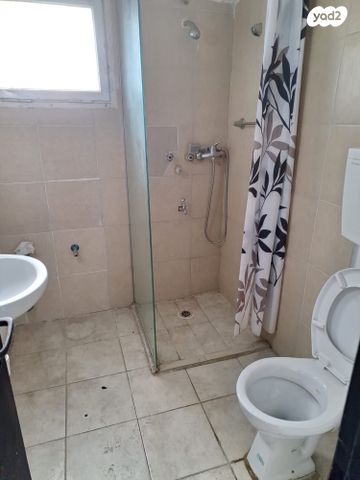 דירה, יצחק שדה, גבעת הרקפות, גבעת תל חי, קרית אתא