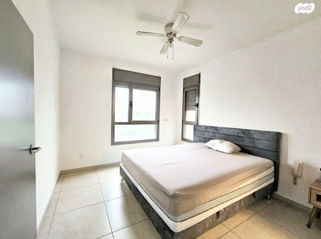 דירה, יאיר רוזנבלום, הזמר העברי, כפר סבא