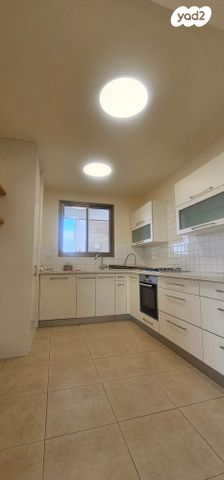 דירה, יבנה, קרית יערים, רמת השרון