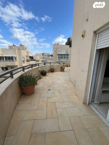 גג/ פנטהאוז, אפרים, נגבה, רמת גן