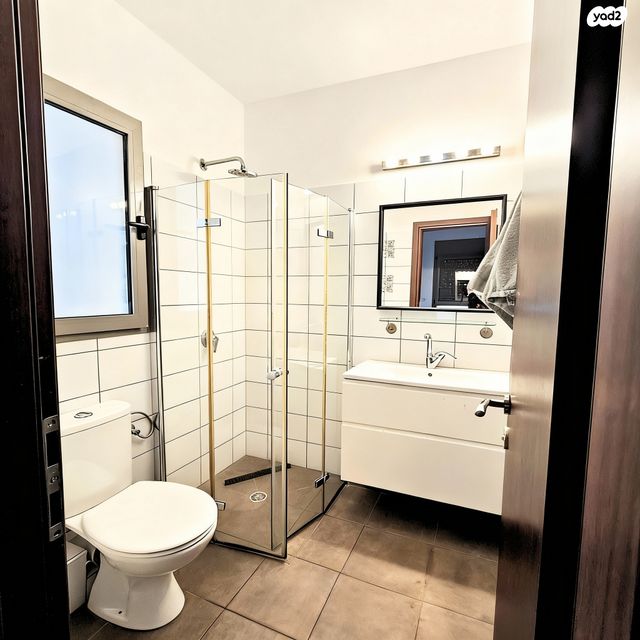 דירה, יאיר רוזנבלום, הזמר העברי, כפר סבא