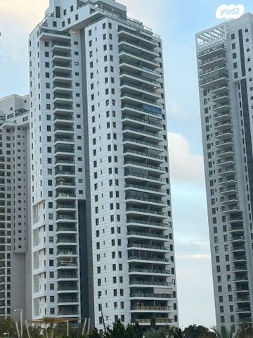 דירה, אמנון ליפקין שחק, נוף הטיילת, נתניה