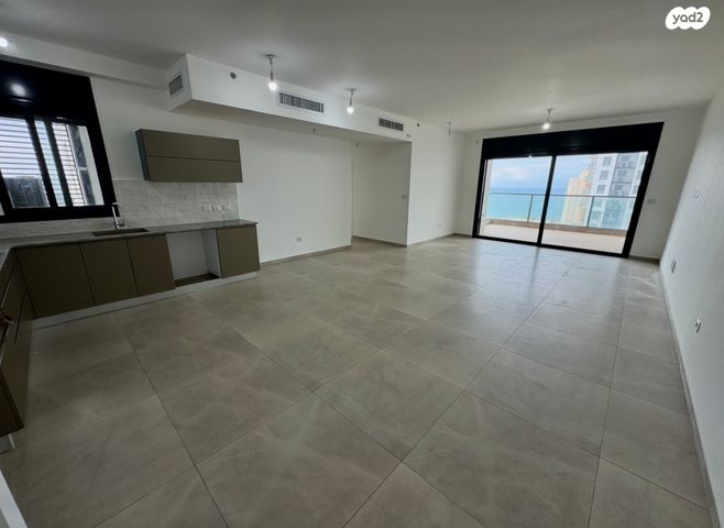 דירה, אמנון ליפקין שחק, נוף הטיילת, נתניה