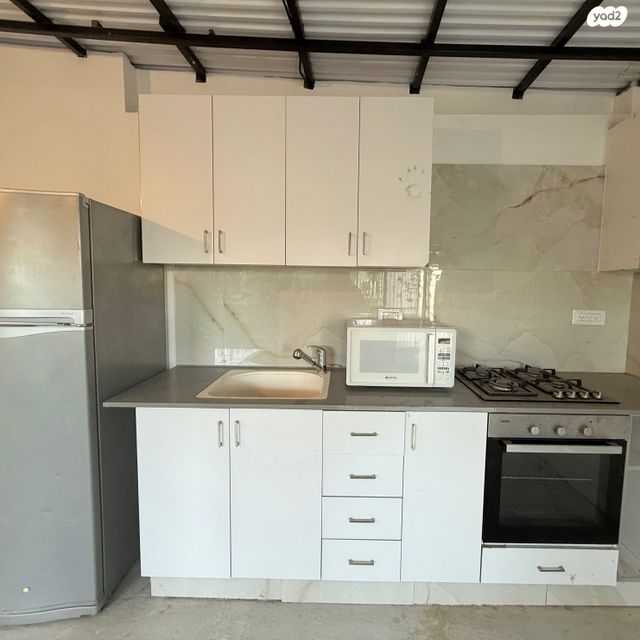 דירה, כפר יונה