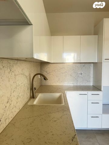 דירת גן, רותם, המגרסה, מבשרת ציון