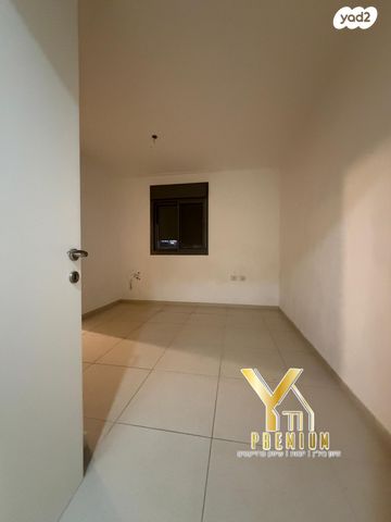 דירה, עפרה חזה, משכנות האומנים, קרית מוצקין