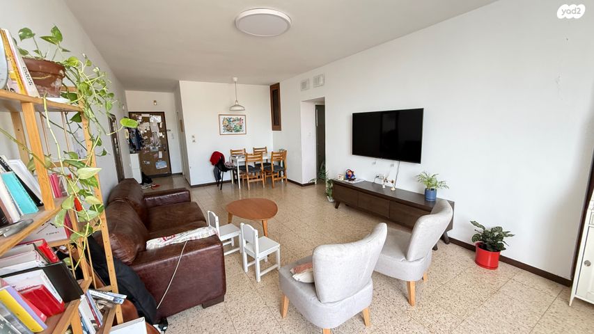 דירה, הגיבור האלמוני, יד אליהו, תל אביב יפו