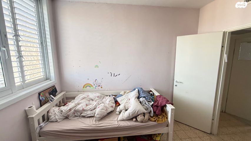 דירה, הגיבור האלמוני, יד אליהו, תל אביב יפו