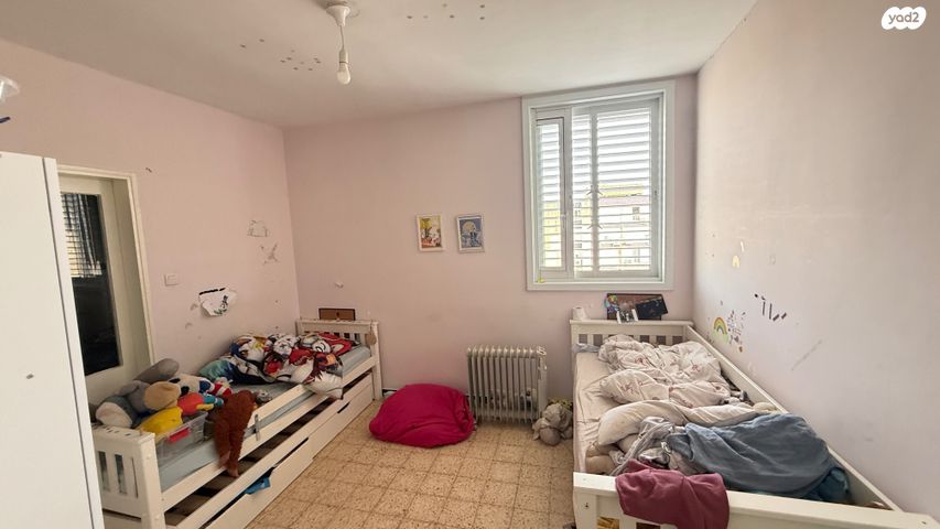 דירה, הגיבור האלמוני, יד אליהו, תל אביב יפו