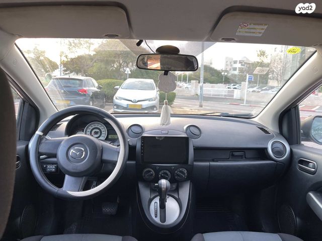 מודעת רכב מאזדה 2