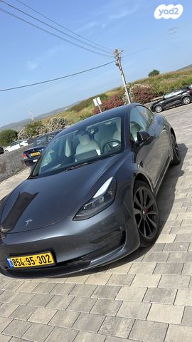 מודעת רכב טסלה מודל 3