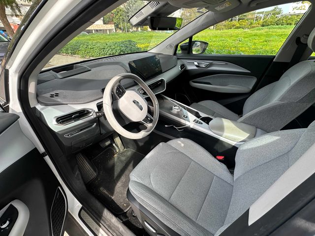 מודעת רכב ג׳ילי Geometry C